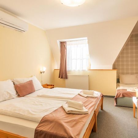 Bed and Breakfast Regia Panzió Halászi Exterior foto